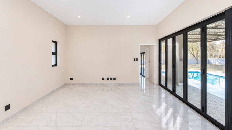 5 Bedroom Property for Sale in Meerhof North West